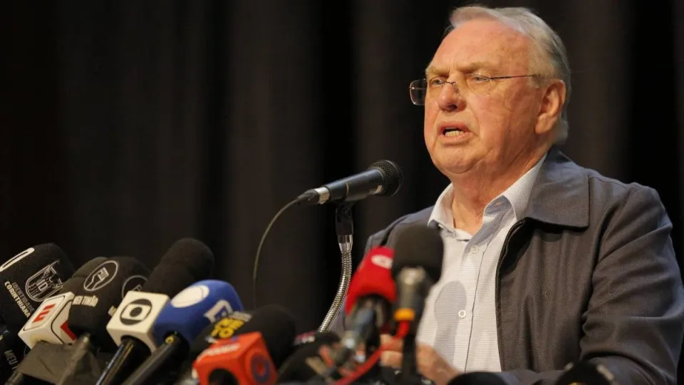 Osmar Stabile vai de 4% a 76% e assume Corinthians após longa espera